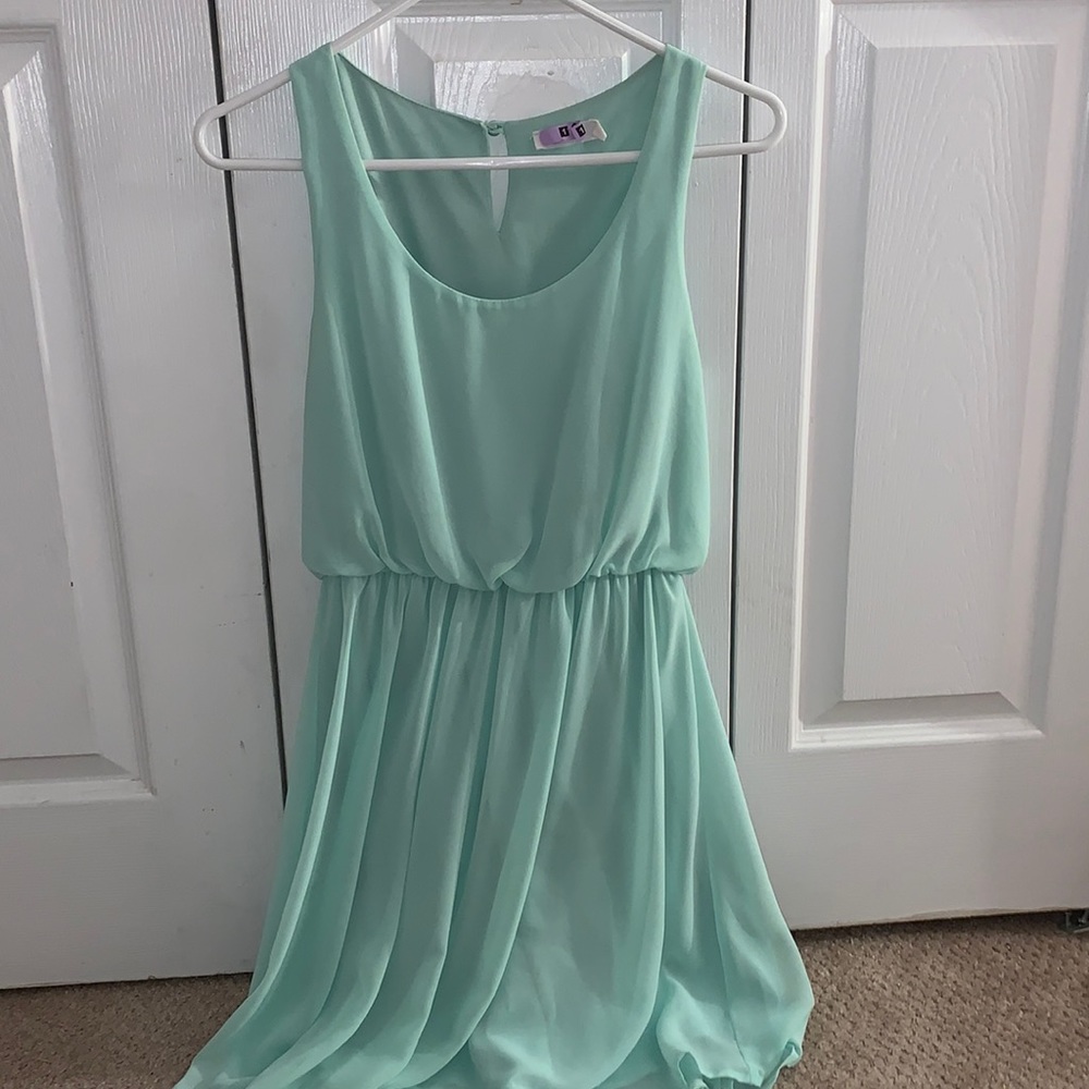 green dress